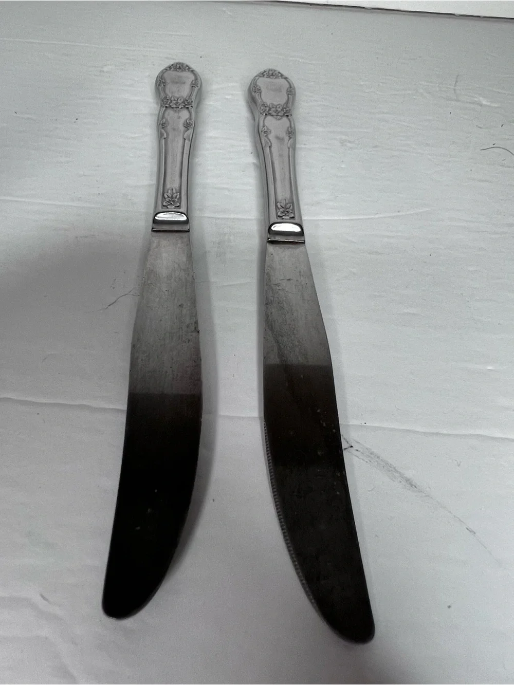 Oneida WM Rogers “President” Pattern set of 2 Dinner Knives Flatware